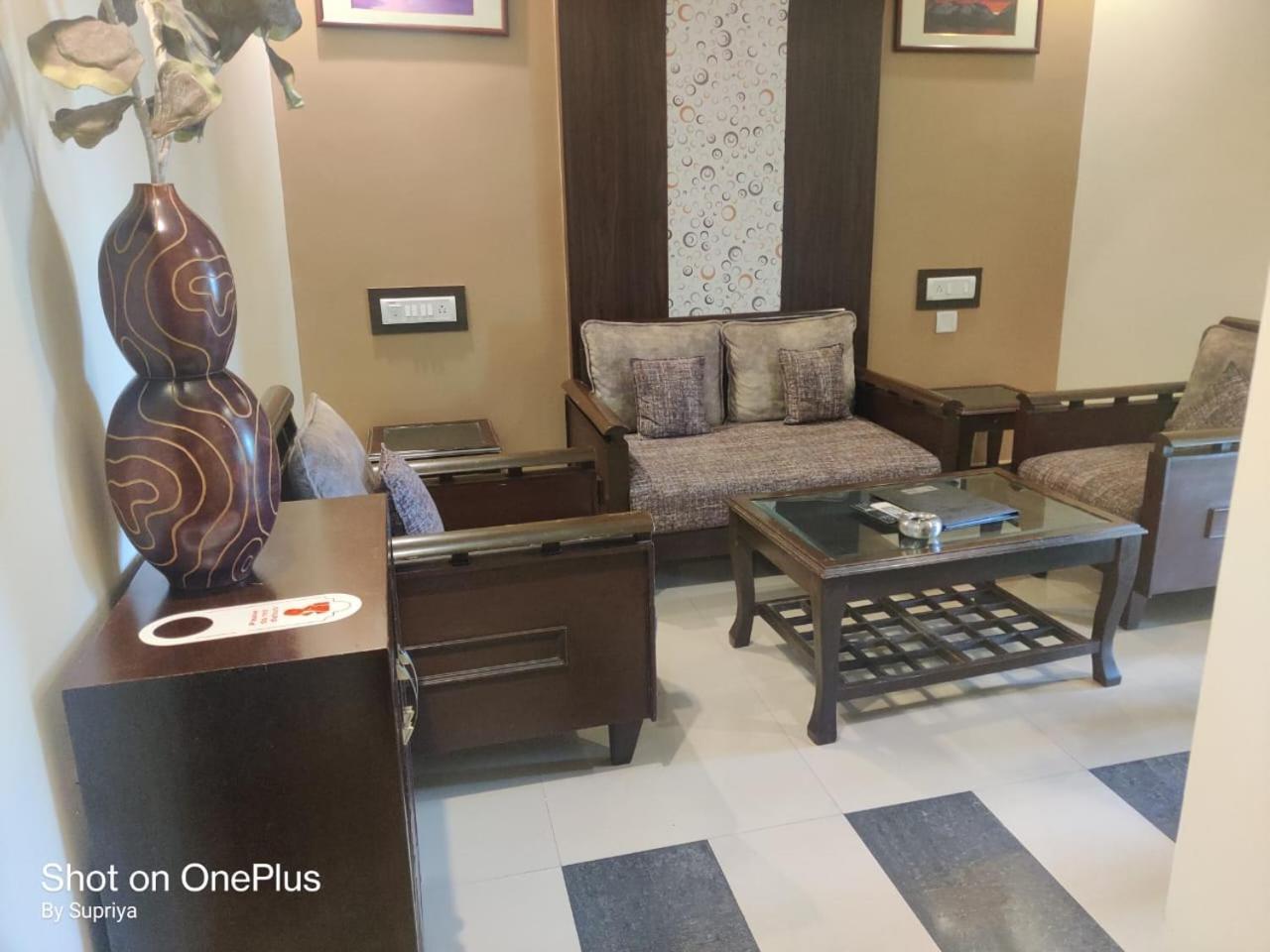 Hotel Pushpak Bhubaneswar Ngoại thất bức ảnh