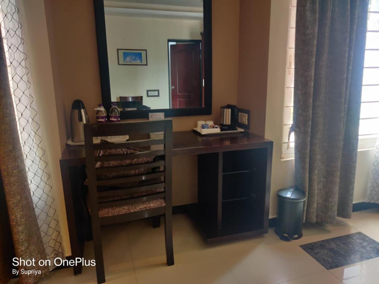 Hotel Pushpak Bhubaneswar Ngoại thất bức ảnh