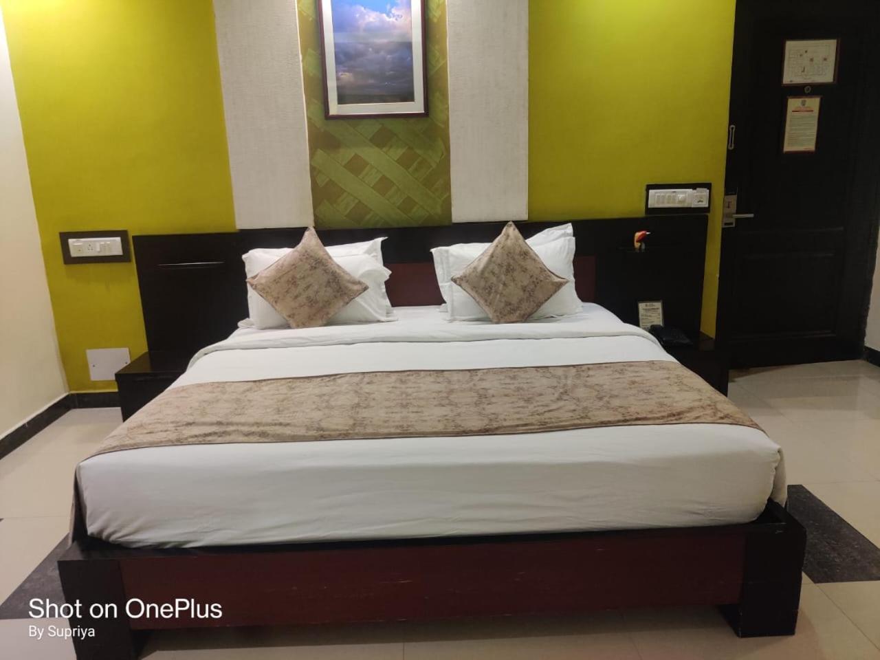 Hotel Pushpak Bhubaneswar Ngoại thất bức ảnh