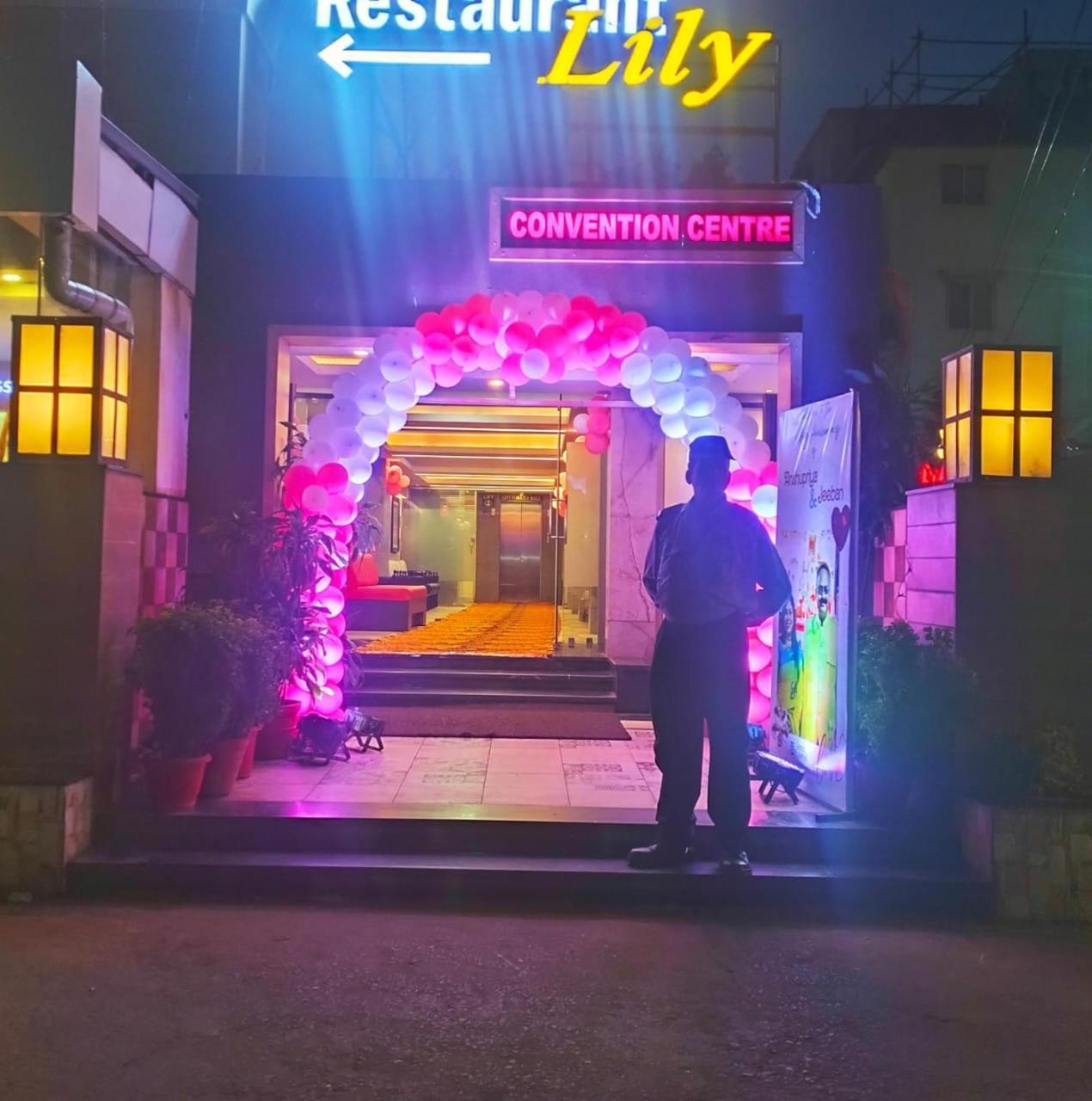 Hotel Pushpak Bhubaneswar Ngoại thất bức ảnh