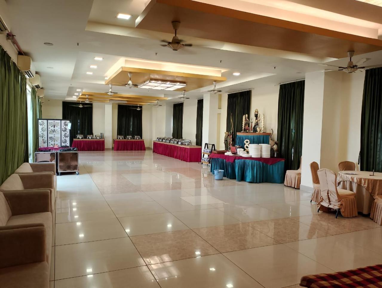Hotel Pushpak Bhubaneswar Ngoại thất bức ảnh