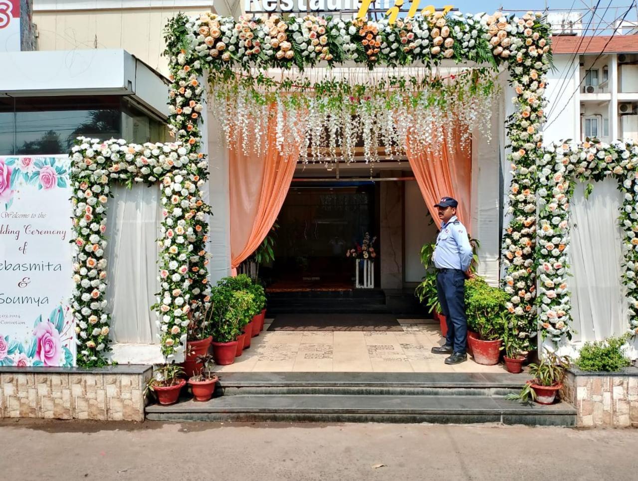 Hotel Pushpak Bhubaneswar Ngoại thất bức ảnh