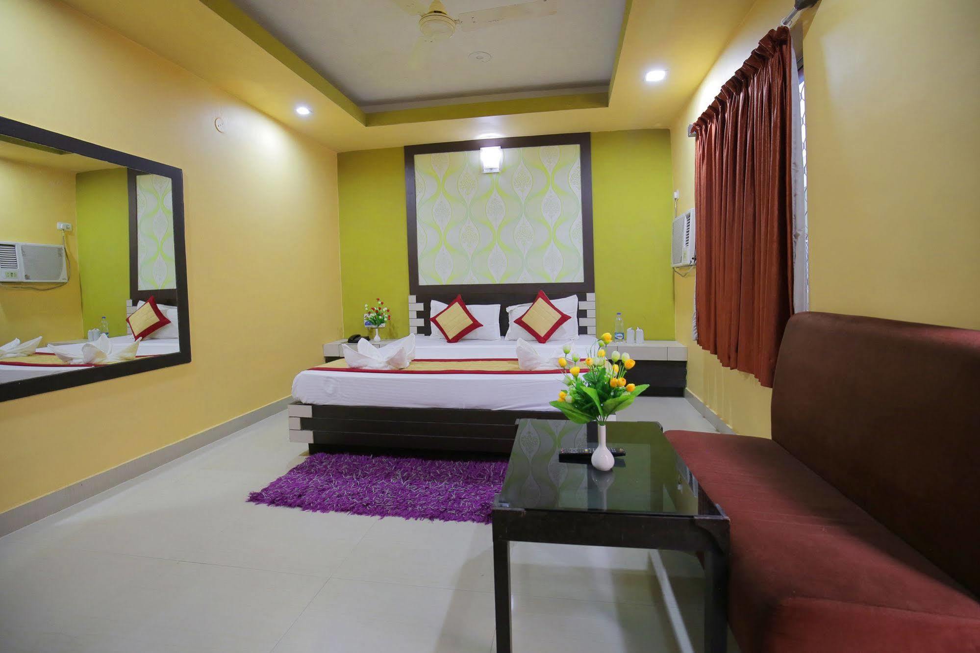Hotel Pushpak Bhubaneswar Ngoại thất bức ảnh